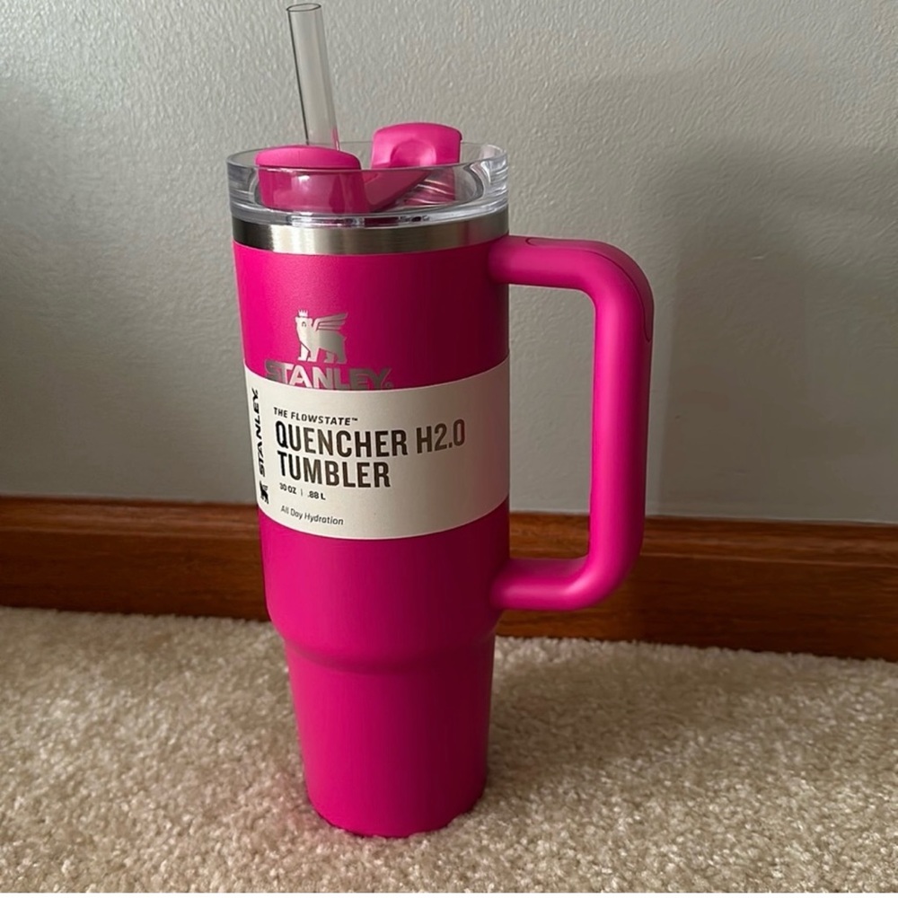 Stanley Quencher Tumbler H2.0 30 oz. * Camelia Pink*